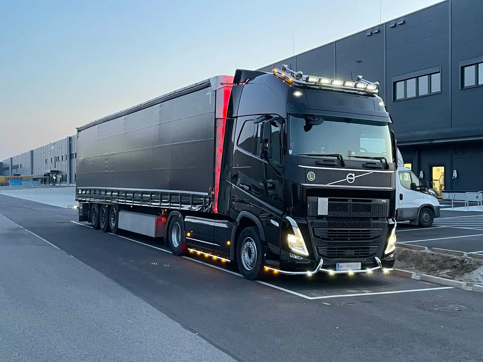 DLD-Logistk-und-HandelsgmbH-1210-Wien - Graue LKW